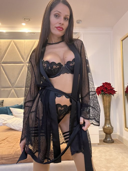 Undress me and use me right now on   ➡️➡️  https://t.co/IxUjrafhve https://t.co/T5plel7SB6