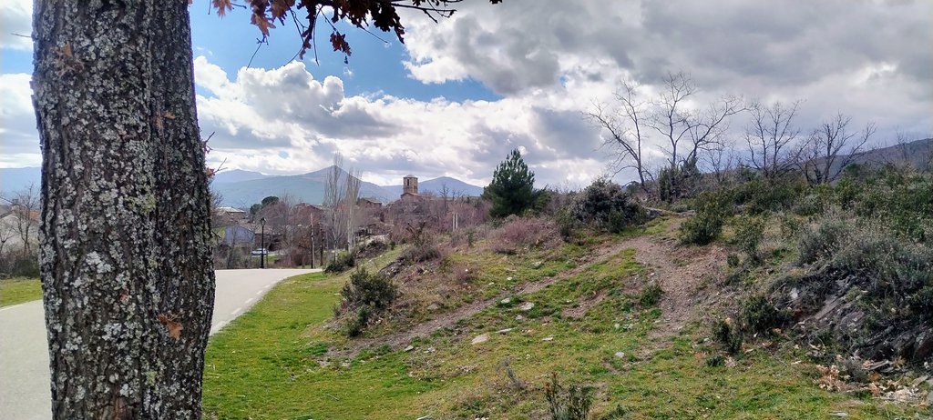 Losdocerobles's tweet image. 🌿Se respira paz.🍁

💚Es lo que tiene el medio rural: poco ruido, cero contaminación y cero aglomeraciones. 

🏚️ Pueblos de pizarra en el parque natural de la Sierra Norte de Guadalajara.

#TurismoRural #Viajes #CastillaLaMancha #casarural #naturaleza #findesemana #otoño