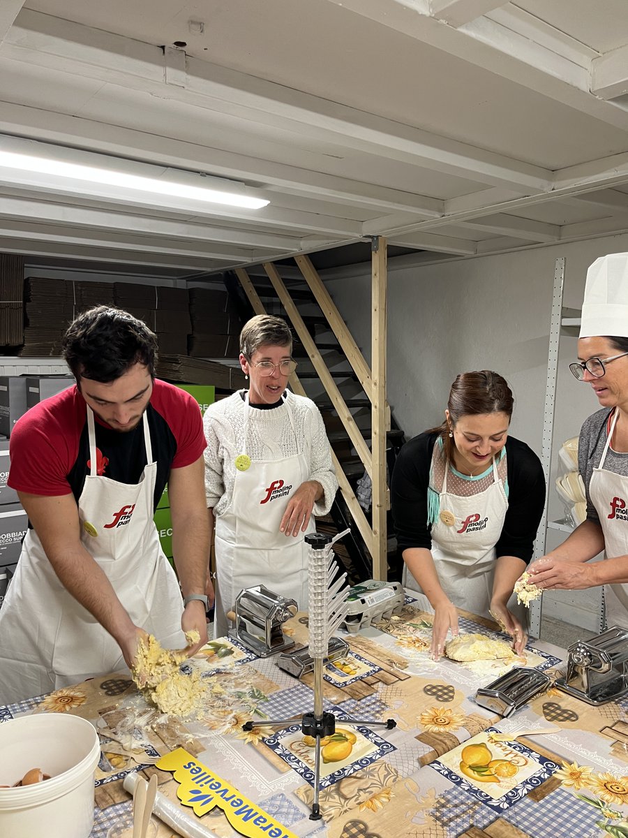 OTC_MRM's tweet image. Hier, premier accueil ambassadeurs au #VraiPaysDesMerveilles 🤩 : rire, partage, belles rencontres, atelier pâtes fraîches pour #WorldPastaDay 🍝, succès grâce à Luisa et Riccardo de @Pastapiem 🤌 Merci à tous ! RDV pour l'épisode 2 👋 #MentonRivieraMerveilles #CotedAzurFrance