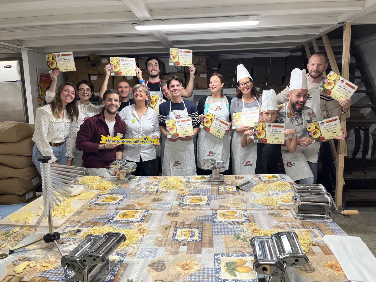 OTC_MRM's tweet image. Hier, premier accueil ambassadeurs au #VraiPaysDesMerveilles 🤩 : rire, partage, belles rencontres, atelier pâtes fraîches pour #WorldPastaDay 🍝, succès grâce à Luisa et Riccardo de @Pastapiem 🤌 Merci à tous ! RDV pour l'épisode 2 👋 #MentonRivieraMerveilles #CotedAzurFrance