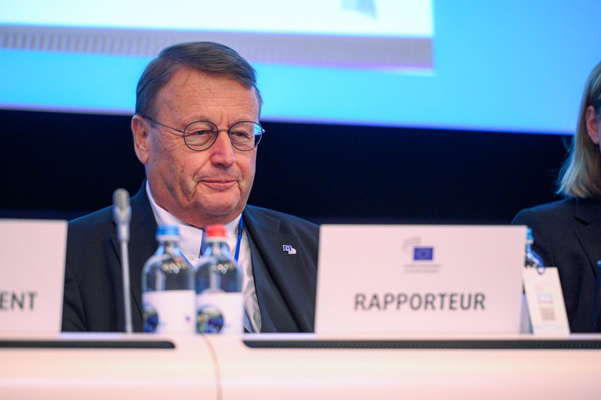💧The #EUBlueDeal needs to be filled with life by a water smart society - we will all have to contribute to it. Rapporteur @PaulRuebig at #EESCPlenary debate on 'Call for an EU Blue Deal' 🔴Follow live: europa.eu/!Df8gJ4