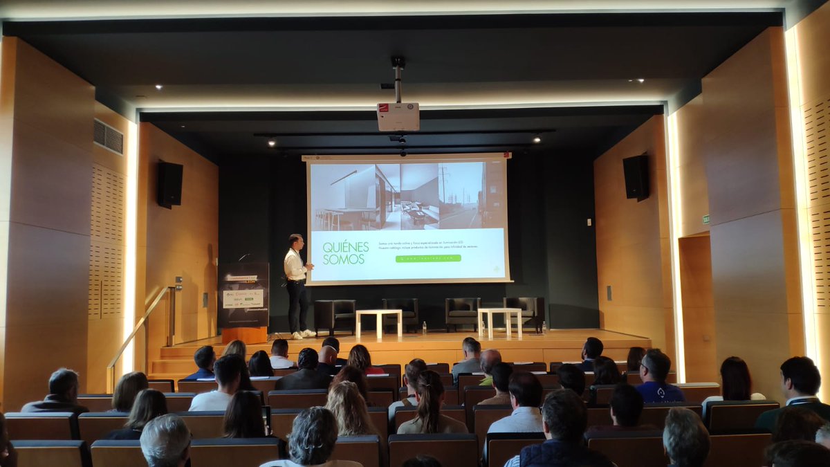 Ecommerce_es's tweet image. 📢 ¡Seguimos con los #StartupMOMENT! Con Jose Manuel Martínez, Fundador y CEO de @LeonLeds. Hace ya más de 9 años que cuentan con una tienda física en Santa María del Páramo como especialistas en Iluminación Led, a la vez que empezaron con su Ecommerce.

#EcommerceTourLeón
