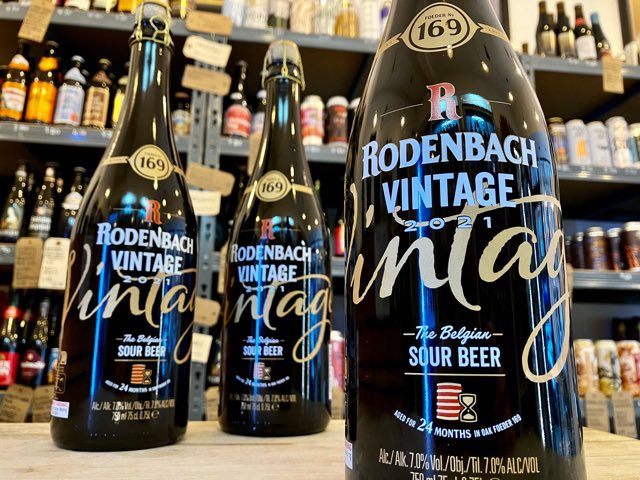 🆕🇧🇪 Each year, Rodenbach select the best foeder aged beer in their Foeder Hall to be crowned that year’s Vintage, bottling it unblended. This was brewed in 2021 and has been aged in the foeder for two years, taking on notes of madeira, port, wild honey, and green apple.
