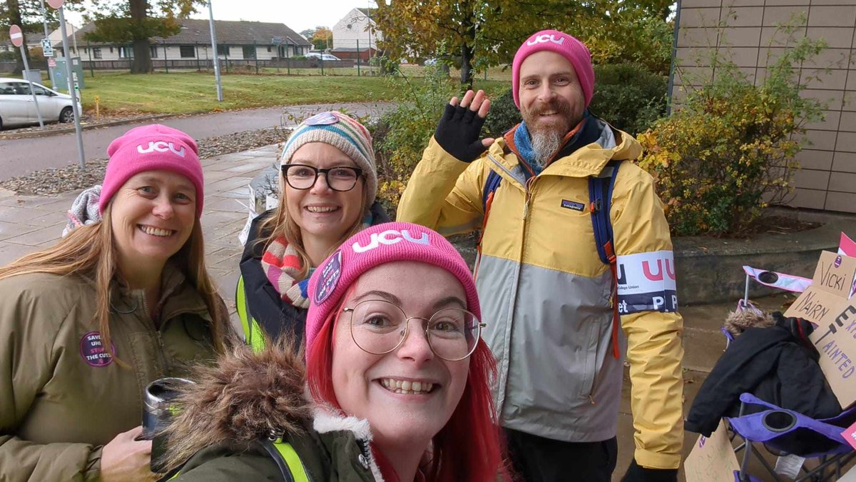 UHI_UCU's tweet photo. Another cold picket line for @ThinkUHI members at #UHIHouse today, but the dancing kept us warm! ππΊ
#UCURising #ThinkUHI #ThinkAgainUHI #SaveUHI
@UCUScotland @ucu https://t.co/wAsSyirMYC