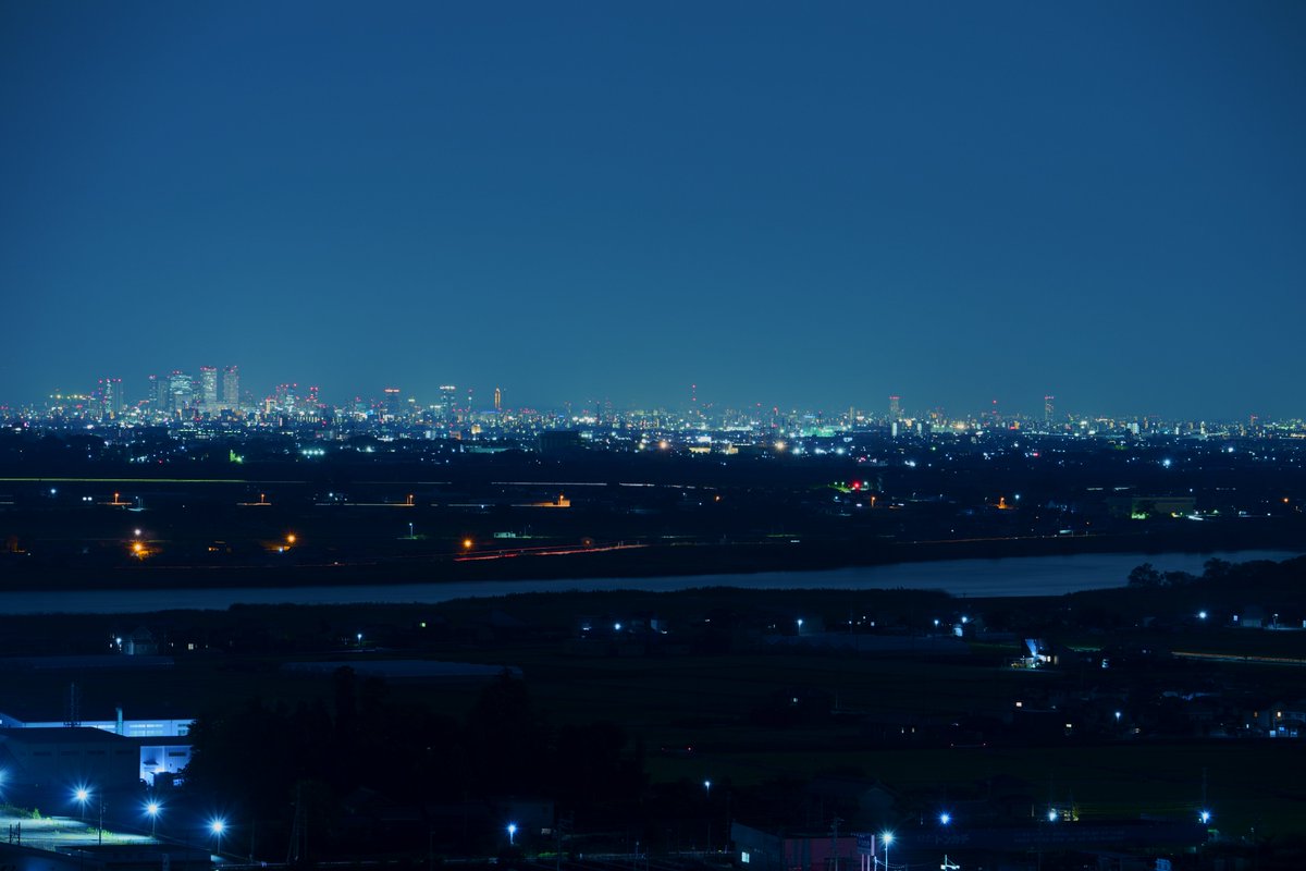 11043ax's tweet photo. 海津の高台から眺める、名古屋の夜景がまるで宝石箱のようだった。    #α7riii #風景写真 #photography https://t.co/KFNtpYVQ8E