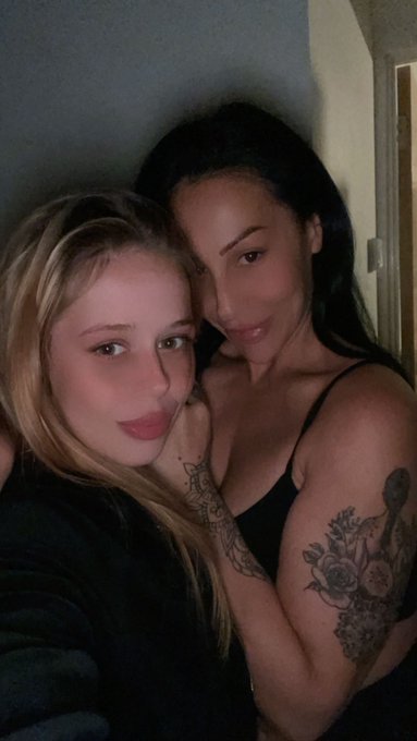 Look who&rsquo;s back eating my pussy! My exs daughter&hellip;. Do u think we should make an only fans together fucking<a href="/tag/girlongirl"class="tags"><span>#girlongirl</span></a><a href="/tag/onlyfans_girl"class="tags"><span>#onlyfans_girl</span></a>