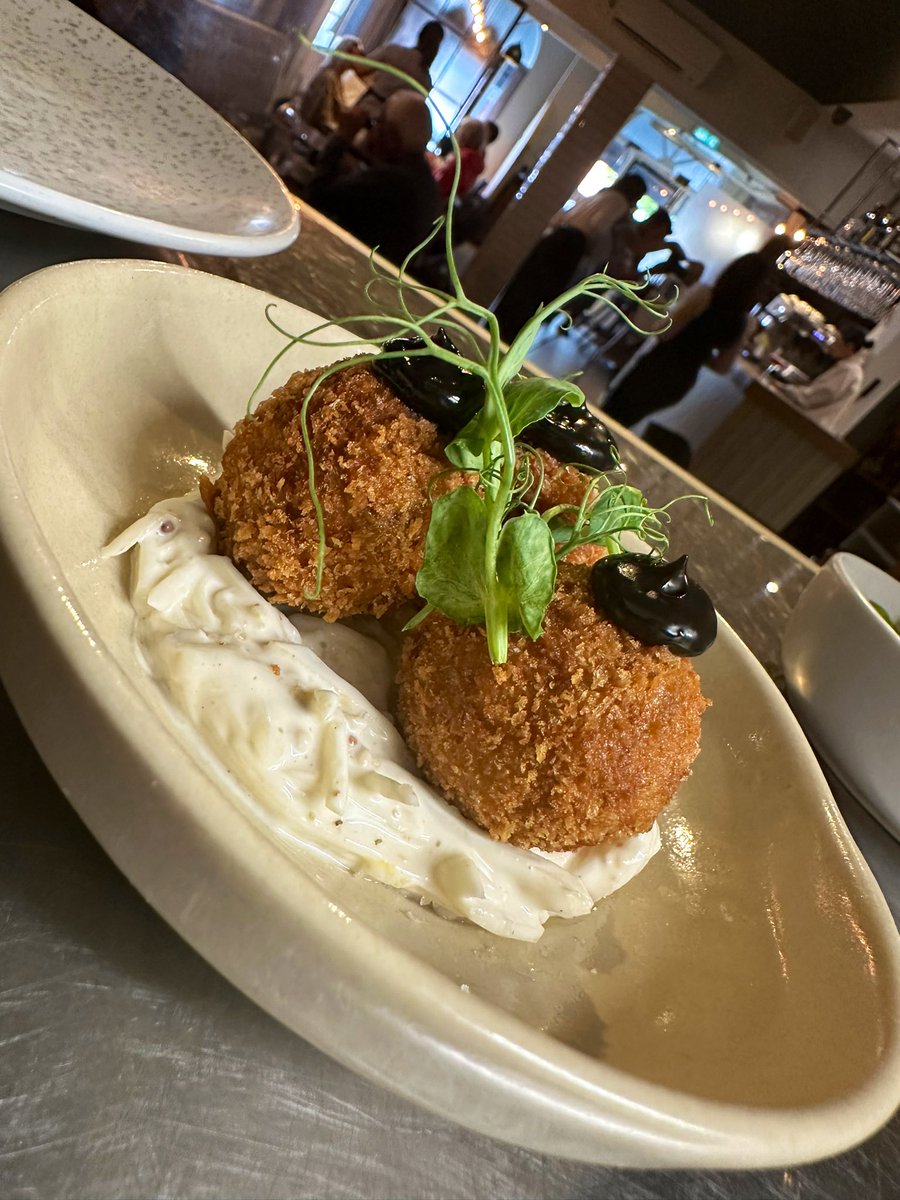 squarebistro's tweet photo. Confit duck & wild mushroom fritters, black garlic, celeriac remoulade #properlunch #busylunch https://t.co/1acf3thYCZ