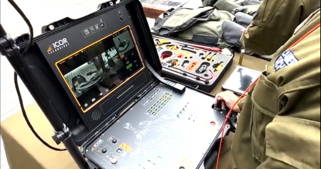 ICORTechnology's tweet image. Chile&apos;s national law enforcement, the Carabineros in #Valparaíso, has officially deployed the CALIBER® FLEX robot for its Special Operations Group (GOPE).



#CALIBERFLEX #caliber #eod #bombdisposal⁠ #bombdisposalrobot#policerobot #Carabineros