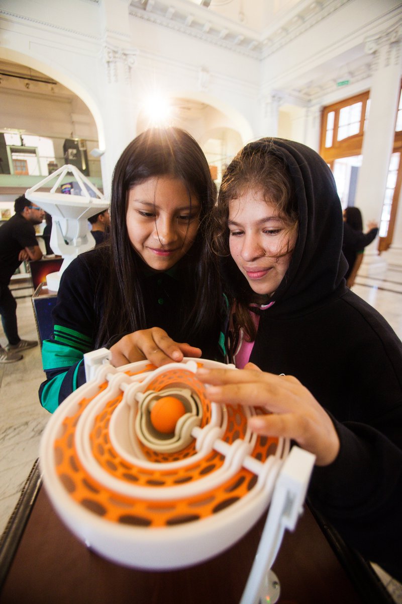 ALMAObs_esp's tweet photo. ¡Todo un octubre fantástico con la celebración #ALMA10 años en Antofagasta! 

@ntofagastamuseo @BibliotecAntofa https://t.co/28ewxIivDS