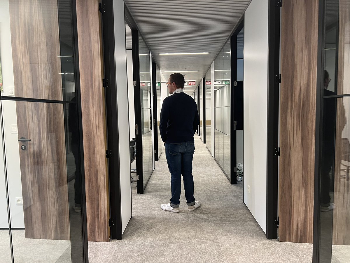 <a href="/EU_Commission/">European Commission</a> Ce nouvel emménagement entraîne plusieurs partenaires comme la <a href="/MetropoleLille/">Métropole Européenne de Lille</a>, le <a href="/departement59/">Département du Nord</a>, <a href="/AmiensMetropole/">Amiens Métropole - Ville d’Amiens</a>, ainsi que l’Etat libre de <a href="/thueringende/">Freistaat Thüringen</a> ce qui donnera encore plus de poids et de coordination aux acteurs des #hautsdefrance à #Bruxelles.