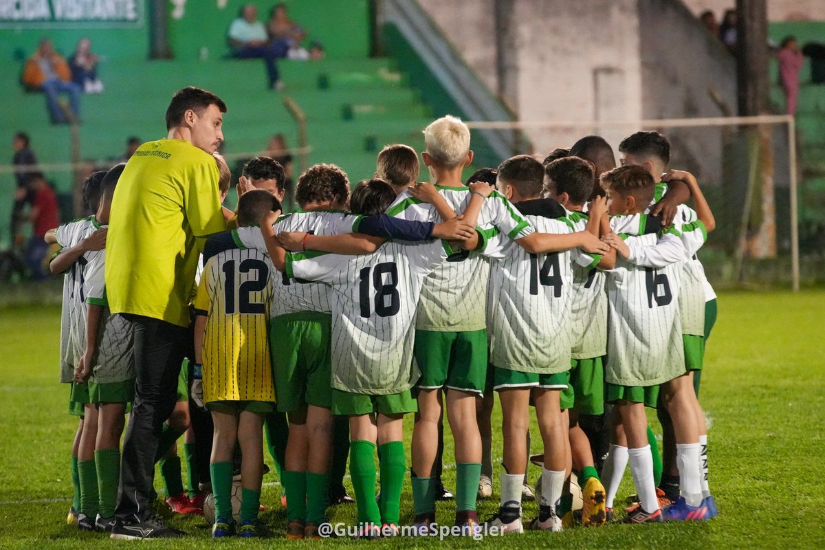tupi_a's tweet photo. Hoje foi dia de Amistoso no Clube Atlético TUPI, recebemos a equipe do Moleques da Bola para alguns jogos! Confira as fotos do jogo da categoria SUB 11!
Fotos: @guipitu https://t.co/O4z5apSqzP