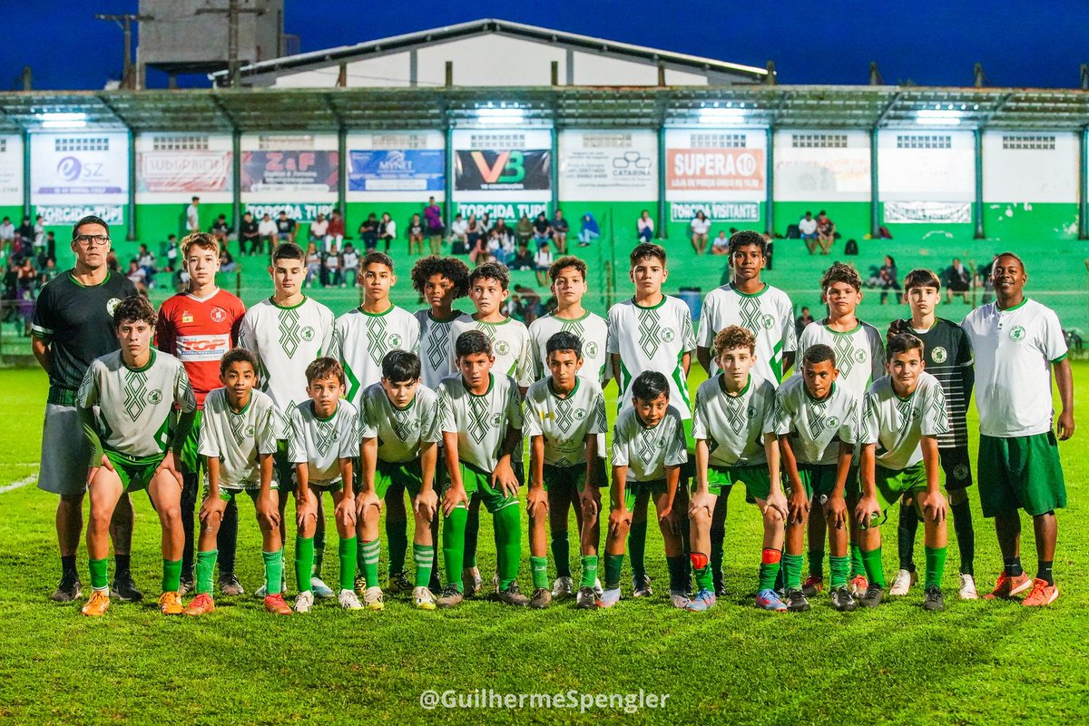 tupi_a's tweet photo. Hoje foi dia de Amistoso no Clube Atlético TUPI, recebemos a equipe do Moleques da Bola para alguns jogos! Confira as fotos do jogo da categoria SUB 13!
Fotos: @guipitu https://t.co/IaAGhO3kzn