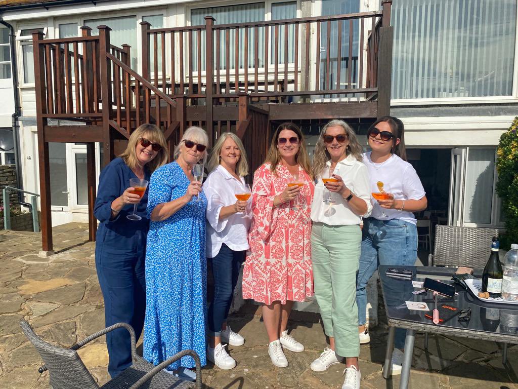 ljwarr's tweet photo. @revmaryhawes I stayed in the house by the lamp post at the end of September, brilliant weekend.
Watching the sun rise sitting in the front garden was amazing! https://t.co/RYFNj8cz0V
