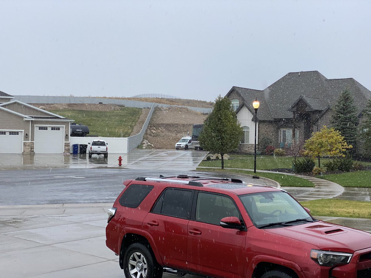 DanPopeWeather's tweet photo. Snowing on the West Jordan Bench (5209’). @NWSSaltLakeCity @UtahWxMan @BigPowderUtah @utahskiweather @Grallon @justzahm @UtSkiConditions @weathercaster @brianwusa @dannahyer @youtah @spann @spunky_libra @dannahyer @stevebaron @cajaaw @weathernation @wrighthydromet #utwx https://t.co/kFbhMr5Jga
