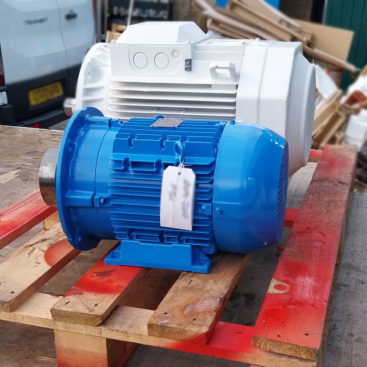 These two motors (7.5Kw AND 15Kw) were collected, overhauled and repaired, and will now be delivered back to our client in the Southeast

We are always happy to help with any motor repair, rewind or overhaul, no matter how big or small!

Learn more:

🌐 buff.ly/3JkadDV