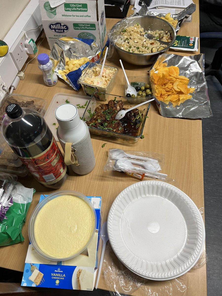 Throwback to lunch last Thursday 🍏🫒🥖🧀🥗🍗
Thank you for all your hard work Bella and we will miss you 
#teamlunch