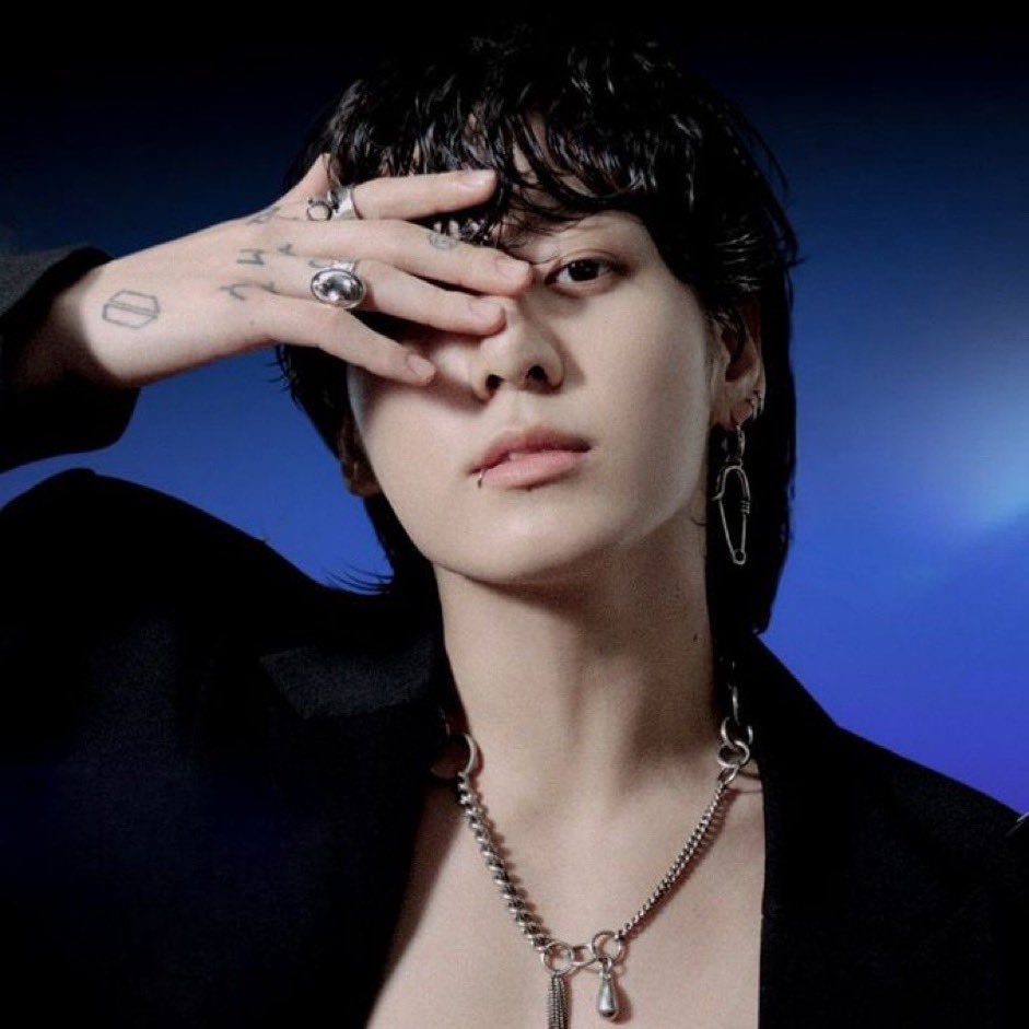 chartdata's tweet photo. #JungKook and @Latto's "Seven" challenging to become fastest song to reach 1 billion streams in Spotify history. 

Currently held by @MileyCyrus' "Flowers". https://t.co/eACO2DMyoS