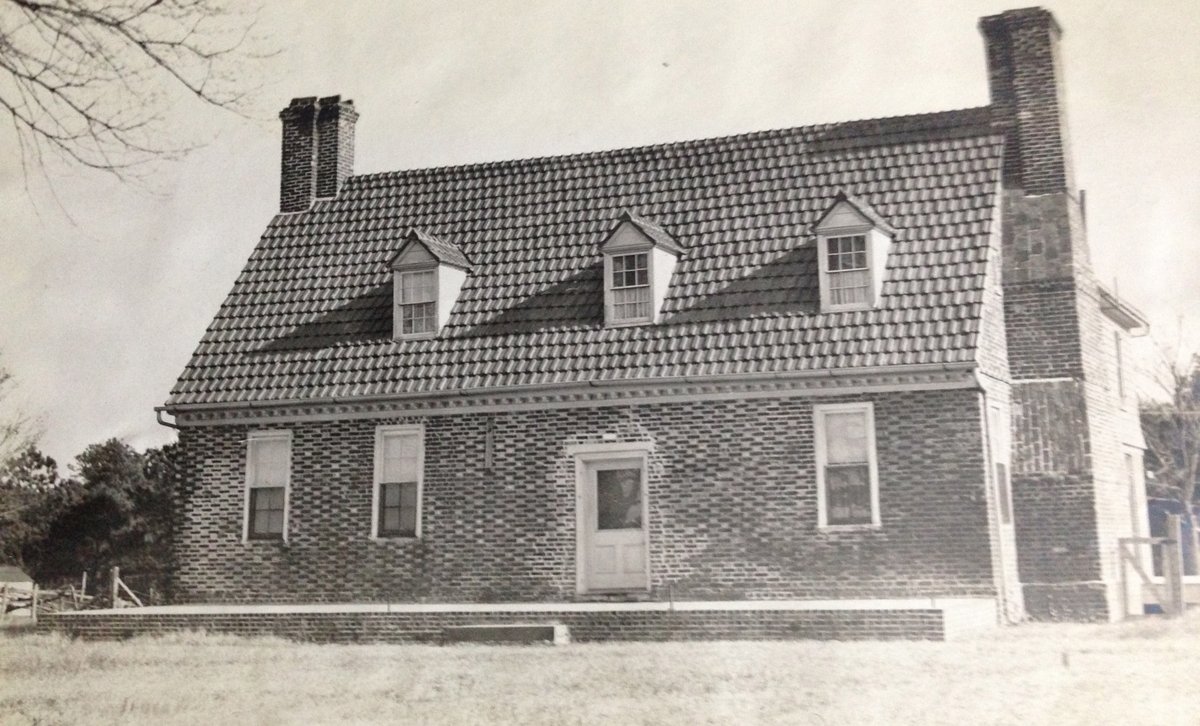 #TBT to the Thoroughgood House in 1909. Can you spot any differences between then and now? 🧐 Reserve your FREE tour of this National Historic Landmark at culture.virginiabeach.gov/events. #vbhistorymuseums