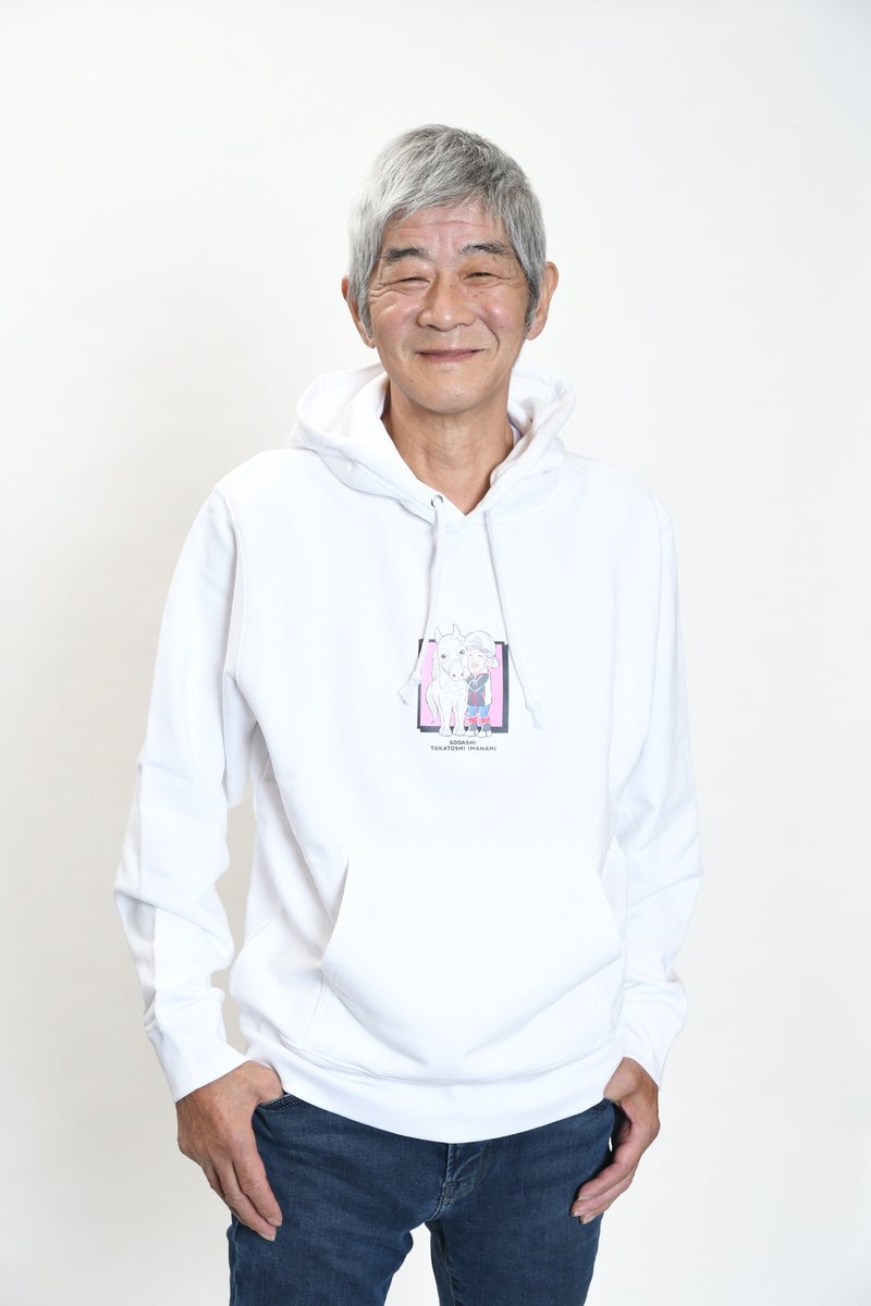 netkeiba's tweet photo. ｢Tシャツもパーカーも、どちらも可愛いデザインだね。普段着でも着たいなと思います｣

この度のソダシグッズ販売にあたり、今浪さんにはTシャツとパーカー、それぞれの着用イメージ写真撮影にもご協力頂きました🙇

#ソダシ #今浪さん
https://t.co/fYtWMChnaD https://t.co/fZQOeL7erv