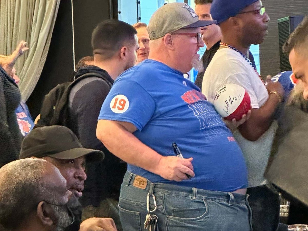 barstoolsports's tweet photo. A Frank The Tank Variant Was Spotted At The Celtics-Knicks Game https://t.co/QXSki1gVRZ https://t.co/U6BtK4P2jJ