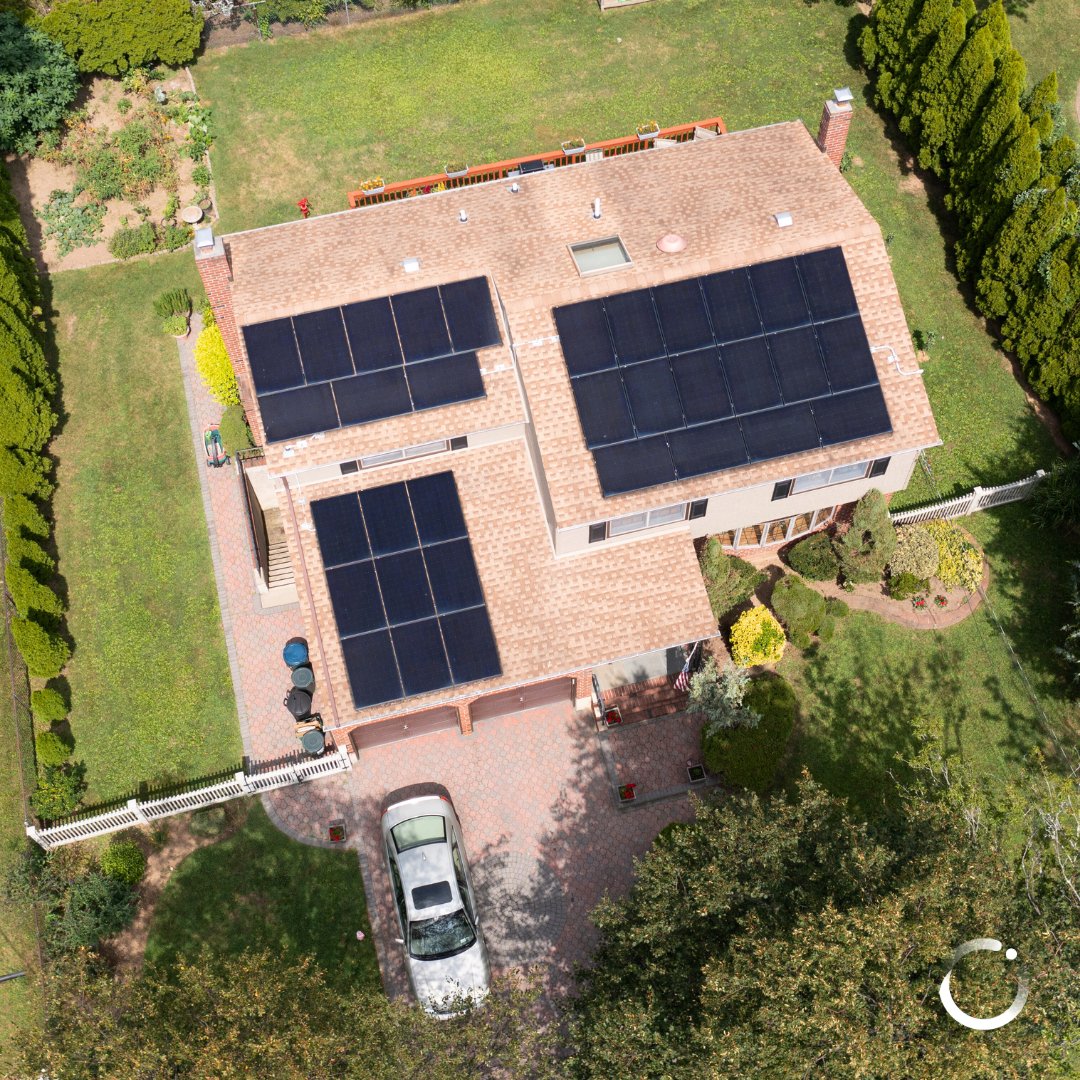 EmPowerSolar's tweet image. Power Move Thursday  ⚡️
Location: East Meadow, NY
System size: 11.06 kW / 33 Panels / 335 Watt Panels
Annual Electric Savings: $3,477!
.
.
.
#PowerMoveThursday #SolarSavings #SolarPanels #SolarEnergy #CleanEnergy#LongIsland #PSEGLI #EmPowerSolar #EastMeadow #NassauCounty