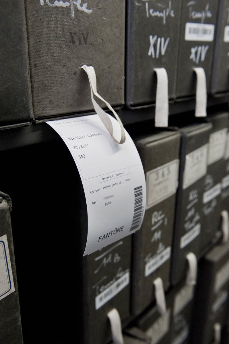 #LeSaviezVous ❓ Les archivistes et les bibliothécaires utilisent un mot imagé pour désigner l’absence d’un carton ou d’un registre sur une étagère : le #fantôme ! 
👉shorturl.at/gtvw9