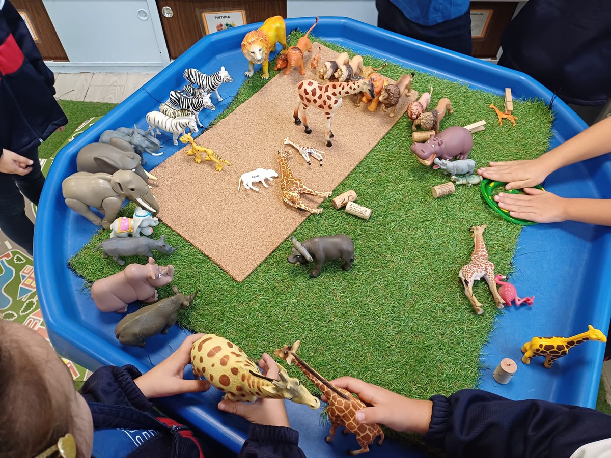 virolai_molins's tweet photo. A I5 construïm en equip un minimon de la sabana, dins del nostre projecte "Les Girafes". Ens ha quedat preciós! https://t.co/CLwAMaJ8xU