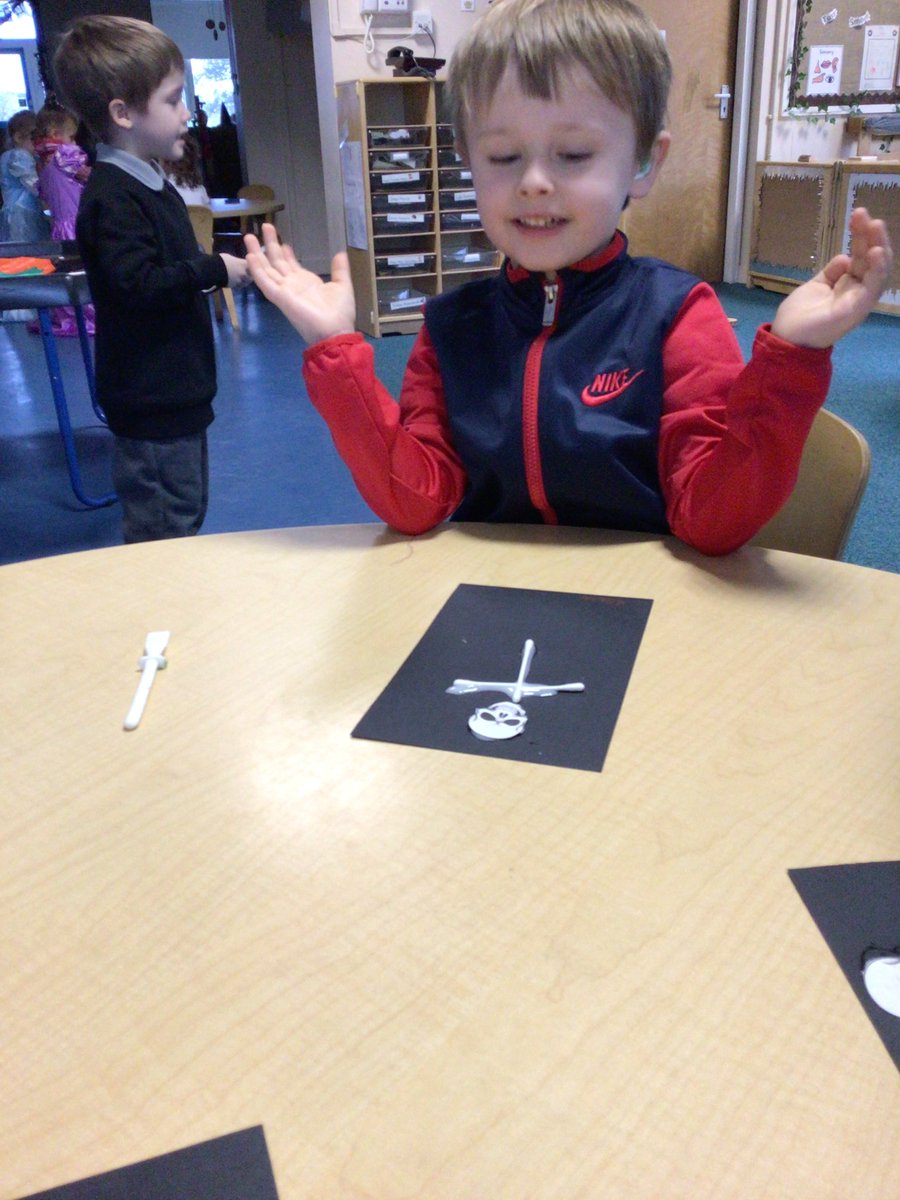 NurserySmos's tweet image. 💀☠️The Assessment class is fully embracing the Halloween spirit by getting creative with cotton buds to craft Spooktacular skeletons! 🌟🎃 #HalloweenFun #CreepyCrafts #AssessmentClass