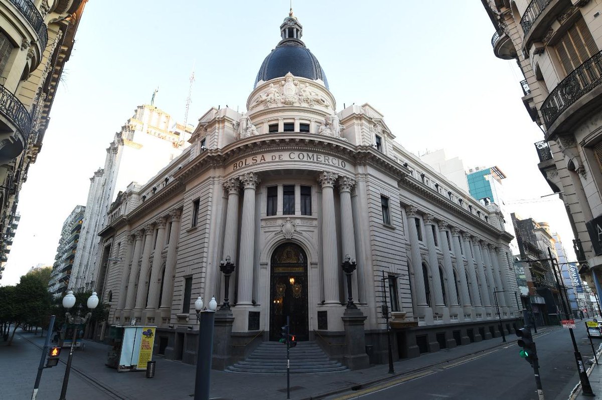 GalindezM3's tweet photo. Suma músculo el lobby regional en favor de inversiones en los accesos viales al complejo portuario. Este mediodía, por primera vez, la @BolsaRosario recibe a la plana mayor del sindicato de Camioneros de Santa Fe. La reunión la pidió y gestó @CamaraAceites https://t.co/Ul2HDLFZrg https://t.co/AOg4XGiBGD