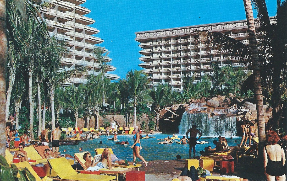 aldosolanorojas's tweet photo. Es una verdadera tragedia la destrucción del Hotel Princess, una obra importantísima de 1972 diseñada por Leónides Guadarrama, un arquitecto poco estudiado pero muy interesante. 🧵 https://t.co/TMNffElAd5
