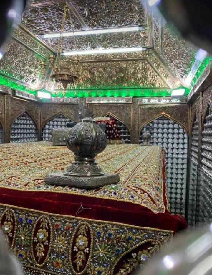 ترا دور افسوس پایا نہ میں نے 

کبھی خواب ہی میں تو آ غوث اعظم 

نہ اٹھے ہیں خالی نہ اٹھیں گے خالی 

ترے در سے تیرے گدا غوث اعظم

#ShaykAbdulQadirTheTruthful