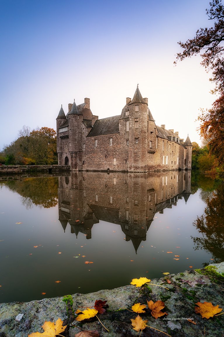 Vous aimez les histoires de fantômes alors vous allez adorer l’histoire de la dame blanche …Ambiance d’ Halloween au Chateau de Trecesson en forêt de Broceliande !!! 👻