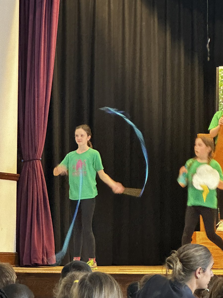 5H_Baker's tweet photo. We’re so proud of our 5H cast mate and loved today’s Art Barn performance! 👏 https://t.co/xH1PKl8qvJ
