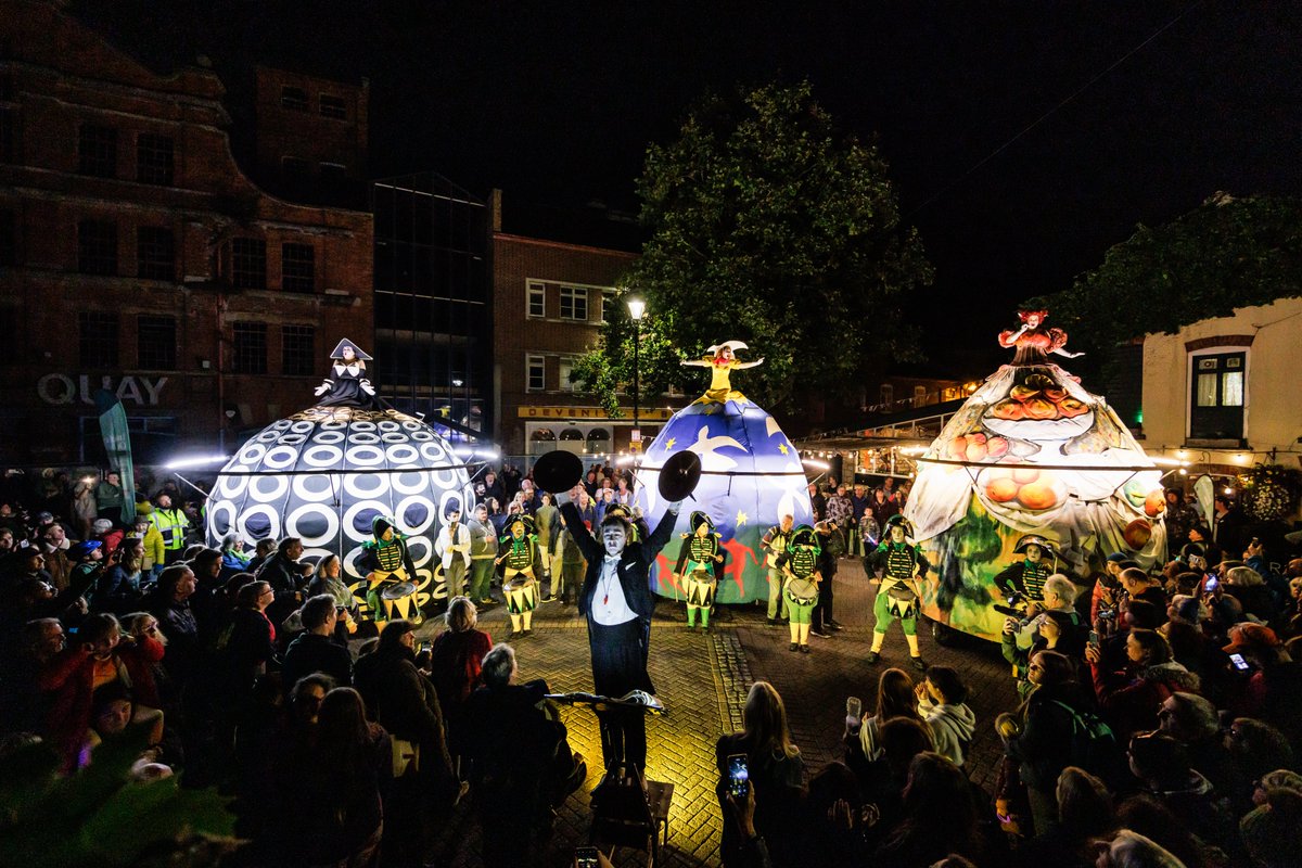 Dazzling audiences across the region! 
Thank you to all those who came to this year's Inside Out Dorset, and to those who made it happen.
activateperformingarts.org.uk/2023/09/28/ins…

📸Transe Express perform at Inside Out Dorset 2023 in Weymouth. Photo by Roy Riley.