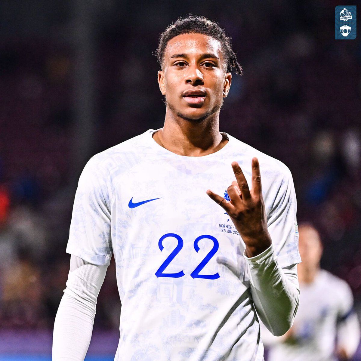 Le joueur de Crystal Palace, Michael Olise serait de plus en plus ouvert à l’idée de rejoindre la sélection algérienne. 🇩🇿

Le joueur, qui a le choix entre l’Angleterre, la France, le Nigeria et donc l’Algerie, évoluait l’an passé avec les espoirs français. 🇫🇷

Ça pourrait être