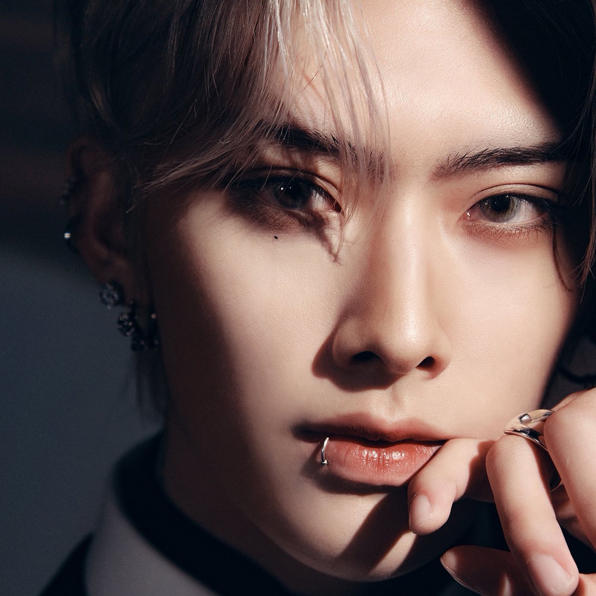 haeshion's tweet photo. SHEN RICKY????? HIS LIP RING https://t.co/tWDalxiQBb