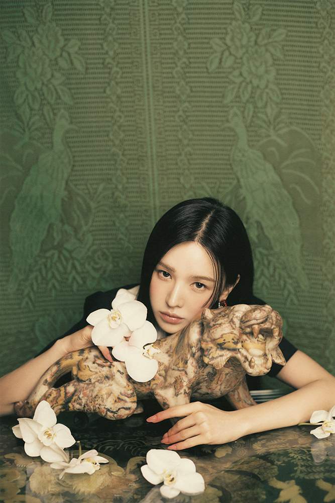 Amazon.com: (POSTER Ver.) RED VELVET [CHILL KILL] The 3rd