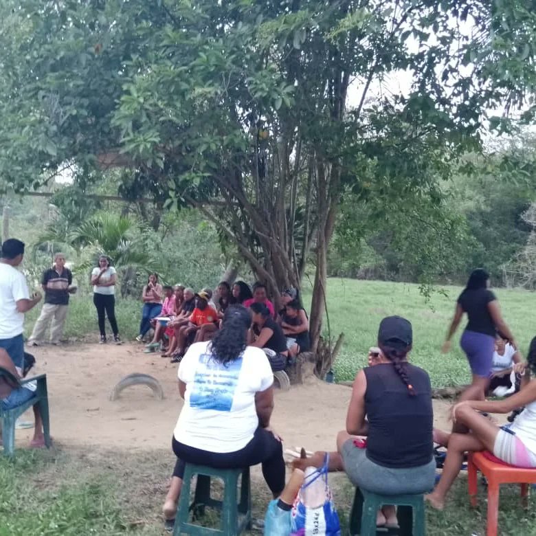 Continúa el despliegue Organizativo del Partido Socialista Unido de Venezuela, esta ves en la Comunidad de Lavapie, junto a los Jefes de Comunidad y Calle de Nvo Carenero, Lavapie Urbano y Agricola, Oso Cotiza, Puerto Mayor.
Reflexionando junto a nuestras estructuras.