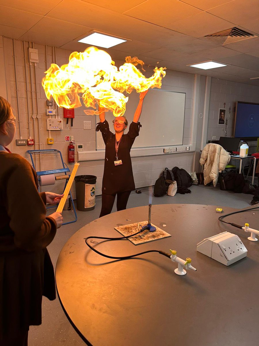 tsc_science's tweet image. Next up…the first Science club of the season…thank you so much to our amazing technicians, Miss Bach, Miss McGuinness and our Science leaders - amazing to see such a great turn out this afternoon 🫶🏼