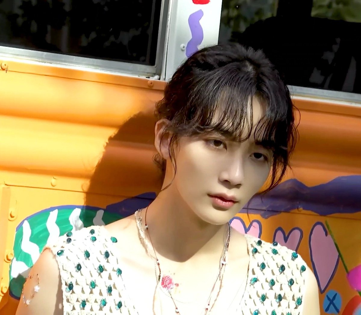 나 정한이 이번 앨범 똥머리 한 거 너무 쭈음...... 뽀삐머리 애교작렬...