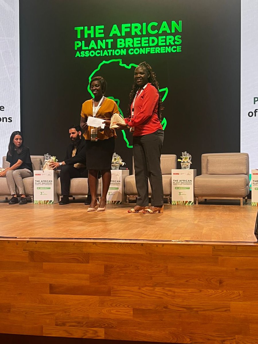 wacci_gh's tweet photo. Our PhD student, Ms. Georgina Ehemba, won the best poster presentation at the recently concluded APBA conference.

Wins like this make us proud of the work we are doing at WACCI, training African plant breeders in Africa and for Africa. Congrats, Ms. Ehemba.
#WACCI #APBAConf2023 https://t.co/RNqrFzcpc0