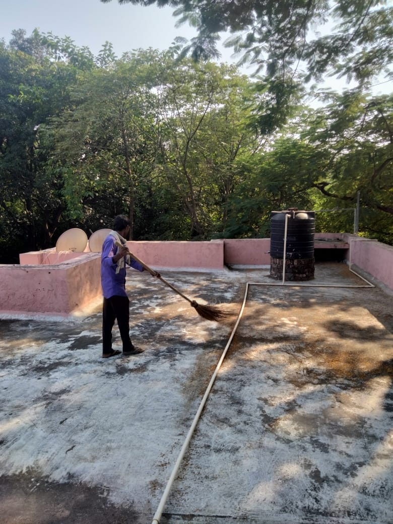 IRITMLKO's tweet photo. विशेष स्वच्छता अभियान 3.0 के तहत आज दिनांक 26.10.2023 को तरणताल व सभी भवनों के छतों  की गहन सफाई  की गई |
#specialcompaign3
#SHS2023 https://t.co/D875etg516
