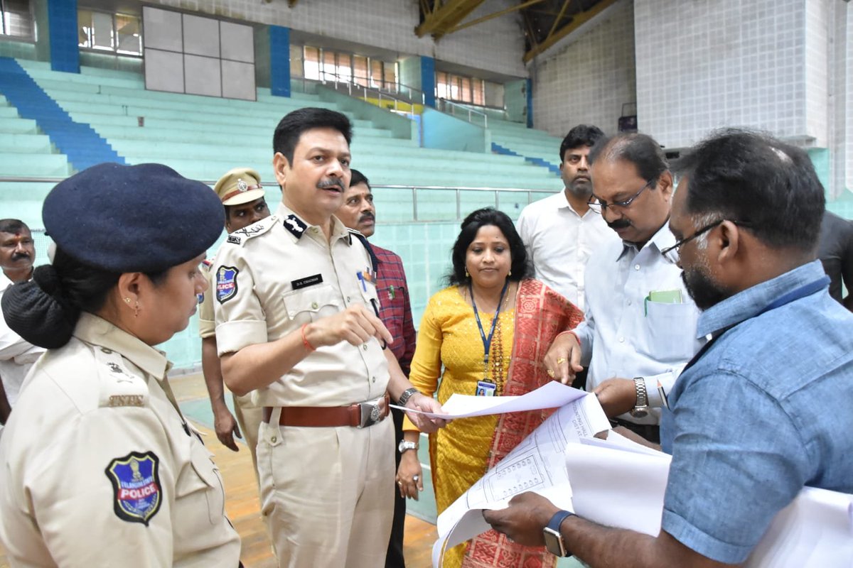 MalkajgiriCop's tweet photo. To ensure free, fair & smooth polling for the forthcoming #TSLA2023, #CP_RCK Sri DS Chauhan, IPS along with @DCPLBNagar, Smt. Pankaja @ZC_LBNagar & RO LB Nagar, @AcpLbNagar reviewed Reception, strong rooms & Counting Centre of #LBNagar assembly constituency at Saroornagar Stadium https://t.co/l47Hc7yIpW