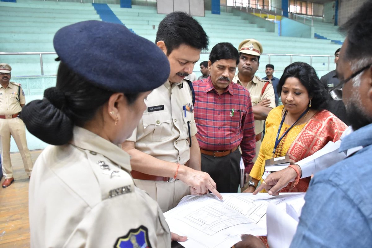 MalkajgiriCop's tweet photo. To ensure free, fair & smooth polling for the forthcoming #TSLA2023, #CP_RCK Sri DS Chauhan, IPS along with @DCPLBNagar, Smt. Pankaja @ZC_LBNagar & RO LB Nagar, @AcpLbNagar reviewed Reception, strong rooms & Counting Centre of #LBNagar assembly constituency at Saroornagar Stadium https://t.co/l47Hc7yIpW