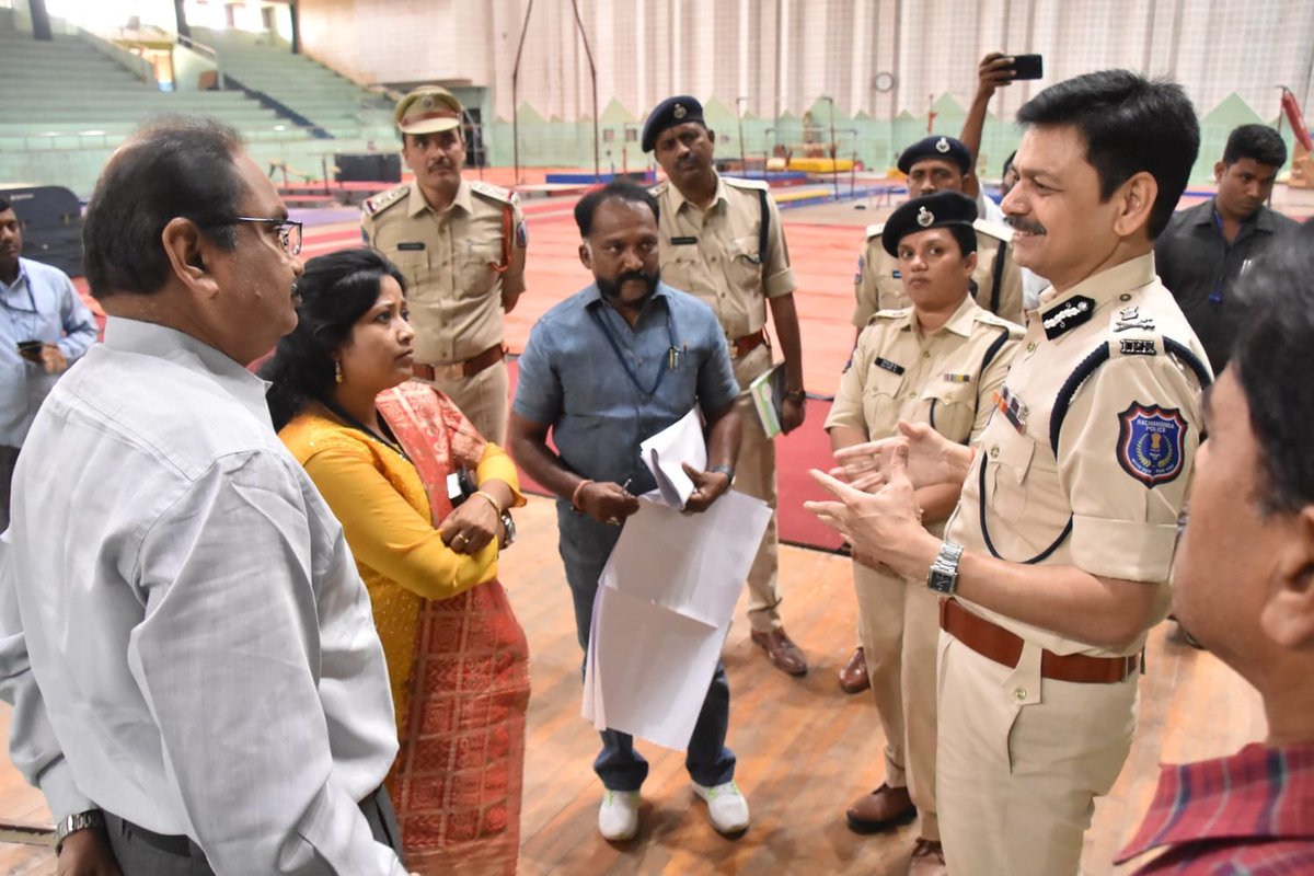 MalkajgiriCop's tweet photo. To ensure free, fair & smooth polling for the forthcoming #TSLA2023, #CP_RCK Sri DS Chauhan, IPS along with @DCPLBNagar, Smt. Pankaja @ZC_LBNagar & RO LB Nagar, @AcpLbNagar reviewed Reception, strong rooms & Counting Centre of #LBNagar assembly constituency at Saroornagar Stadium https://t.co/l47Hc7yIpW