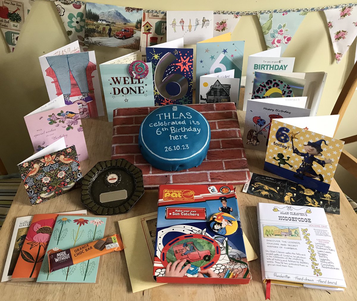 letterappsoc's tweet photo. Telling people you love them on the internet can be a bit dodgy but honestly I love the letter writing community we have on here. Just the kindest most generous souls! These were the lovely cards and gifts that arrived before today’s post! More photos to follow! #THLAS6 🥳🥰💌🎉 https://t.co/H0shKkG7Mu