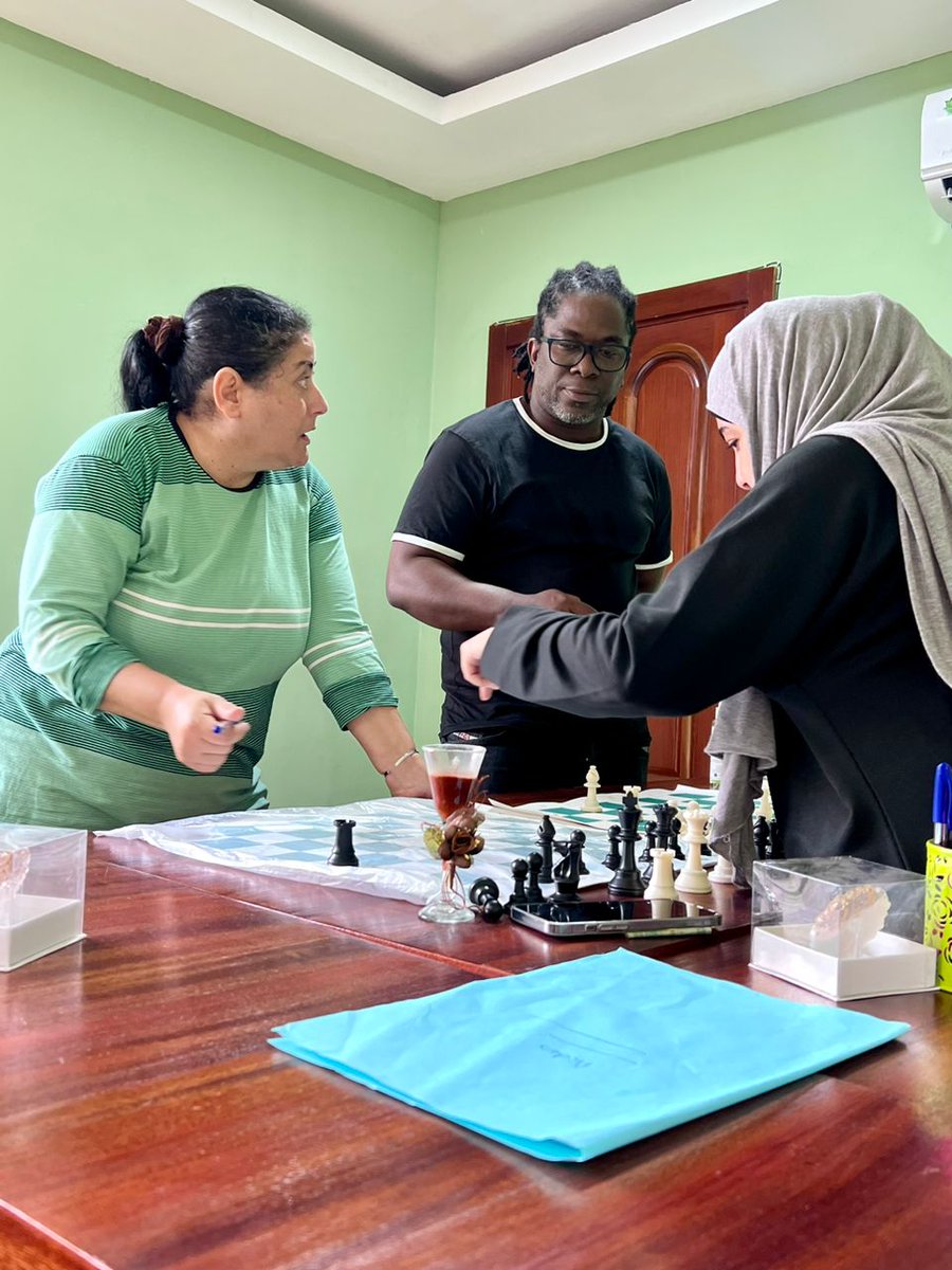 J'ai fait un don de jeux d'échecs provenant de <a href="/thegiftofchess/">The Gift of Chess</a> à Meli-Melo qui est un centre d'activités  extra-scolaires d'éveil, situé en Côte d'Ivoire 🇨🇮, à Abidjan, dans le quartier de Marcory résidentiel.

Ce centre accueille une quarantaine d'enfants de 5 à 15 ans qui