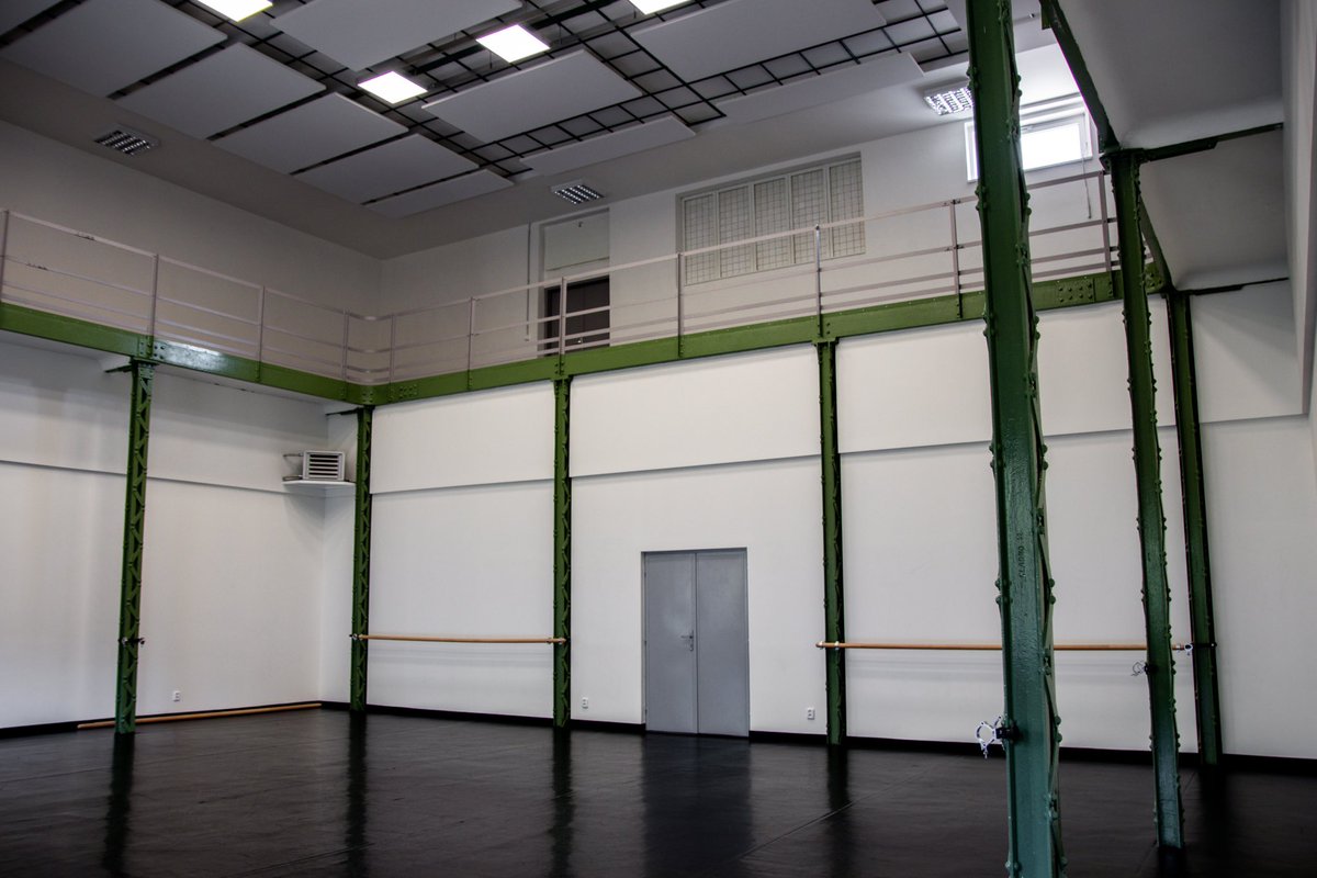 vagnerovalenka1's tweet photo. โ๏ธTANEฤNร SรLY K PRONรJMUโ๏ธ
#space #spaceforrent #dance #dancestudio #theatre #theatrestudio #residence #rent #workshop #class #creation #music https://t.co/g420Ipp5zS