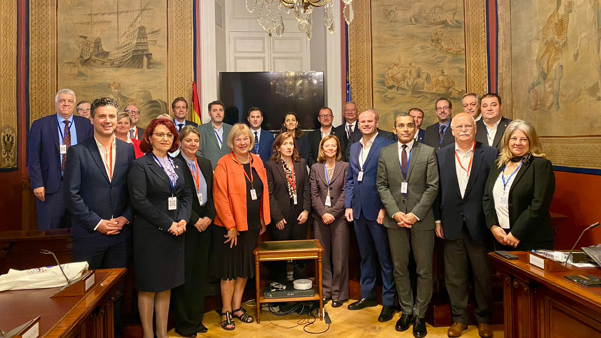 Together with @alfonsocendon and the @TheProgressives parliamentarians from national Parliaments I met in Madrid #EU2023ES to call for a European fiscal capacity to support investment and cope with macroeconomic shocks. We called also for more democratic control and transparency.