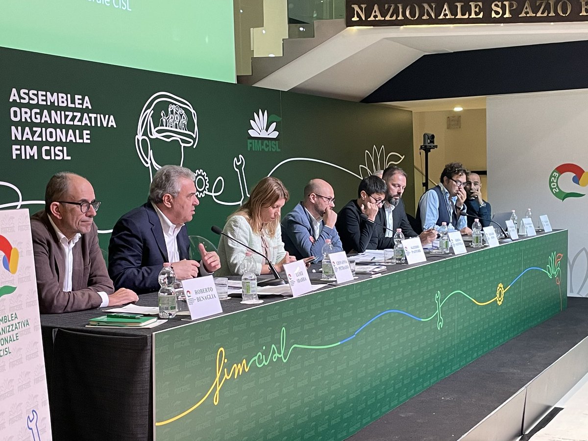 FIMCislStampa's tweet photo. Chiude i lavori della due giorni di Assemblea Organizzativa Nazionale #FIM a Roma il Segretario generale #Cisl Luigi #Sbarra https://t.co/fmlYkwpr8i
